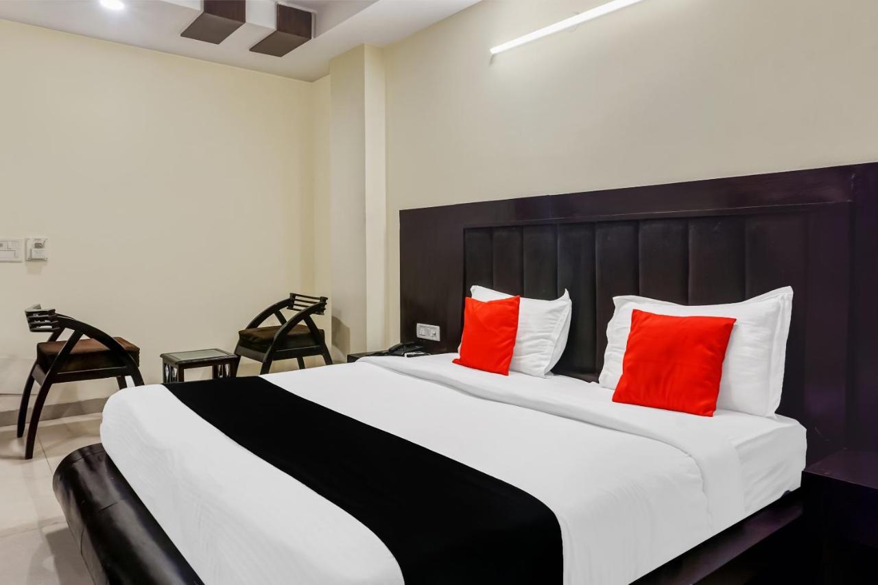 Capital O Hotel Jeyan Inn Near Gurudwara Shri Bangla Sahib Делі Екстер'єр фото