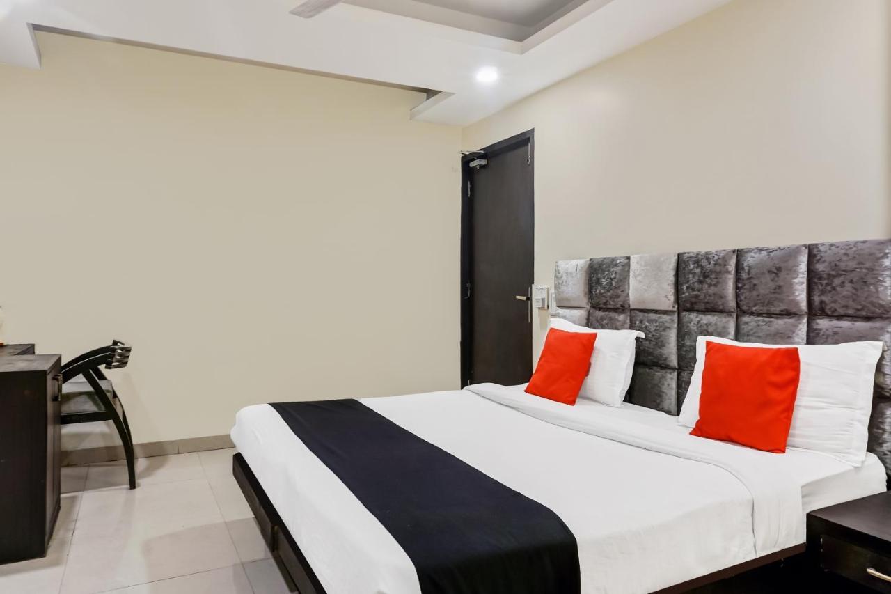 Capital O Hotel Jeyan Inn Near Gurudwara Shri Bangla Sahib Делі Екстер'єр фото