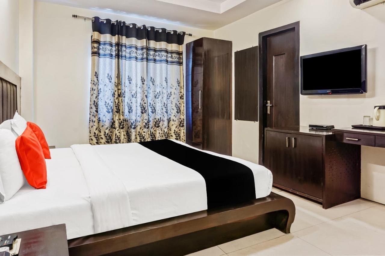 Capital O Hotel Jeyan Inn Near Gurudwara Shri Bangla Sahib Делі Екстер'єр фото