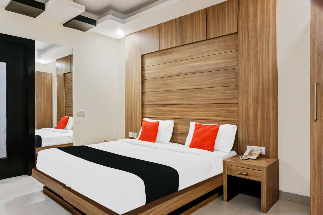 Capital O Hotel Jeyan Inn Near Gurudwara Shri Bangla Sahib Делі Екстер'єр фото