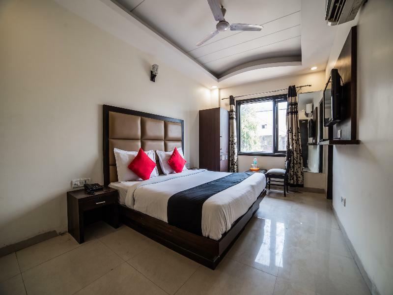 Capital O Hotel Jeyan Inn Near Gurudwara Shri Bangla Sahib Делі Екстер'єр фото