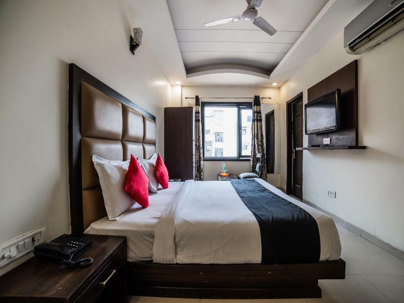 Capital O Hotel Jeyan Inn Near Gurudwara Shri Bangla Sahib Делі Екстер'єр фото